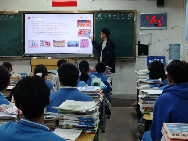 財(cái)政與公共管理學(xué)院行政管理專(zhuān)業(yè)2022級(jí)學(xué)生 許世剛.jpg