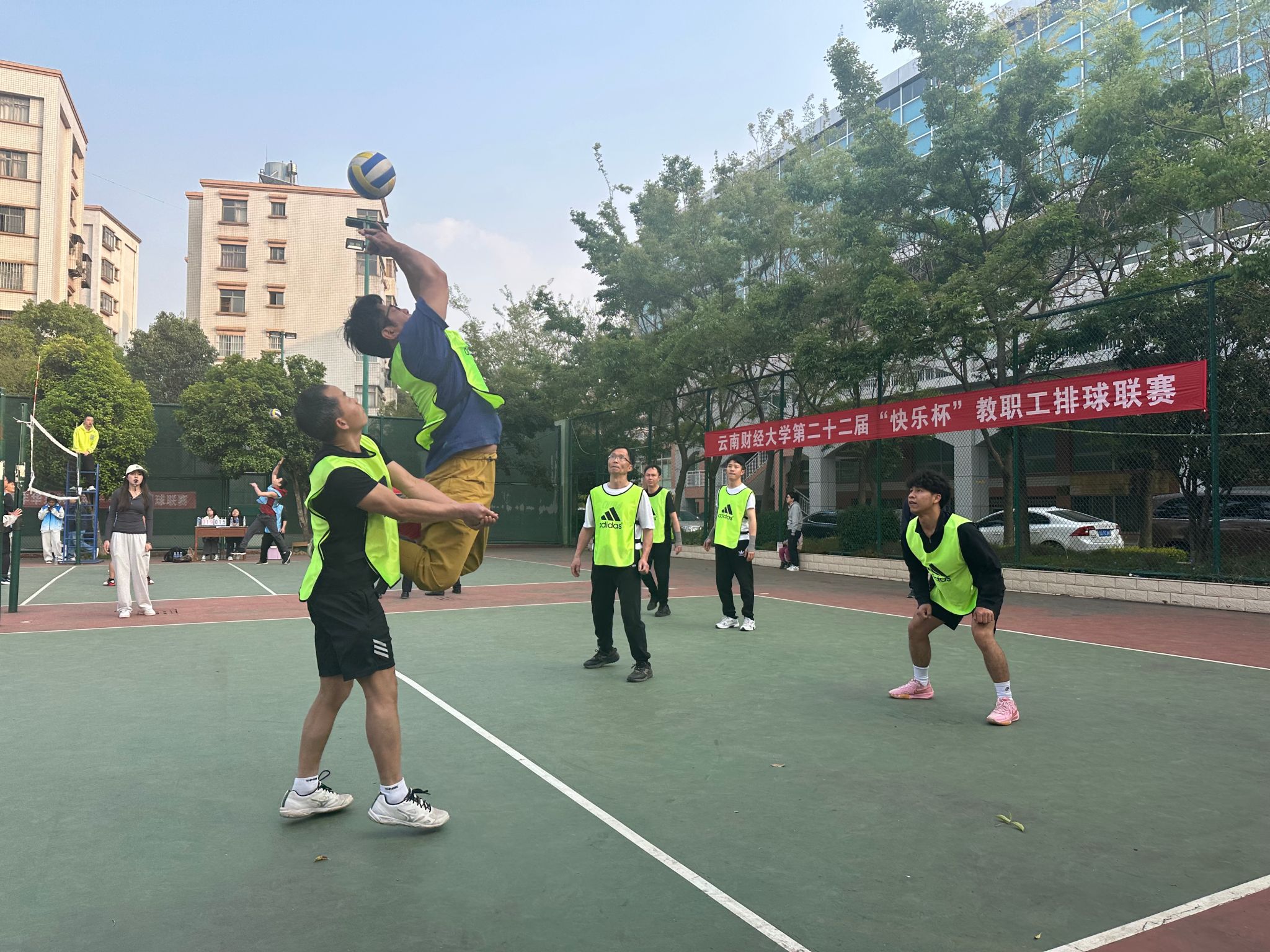 云南財(cái)經(jīng)大學(xué)第二十二屆“快樂(lè)杯”教職工排球聯(lián)賽精彩組圖