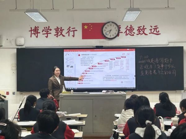 國(guó)際語(yǔ)言文化學(xué)院 漢語(yǔ)言專(zhuān)業(yè)2023級(jí)學(xué)生 鄒林曉.jpg